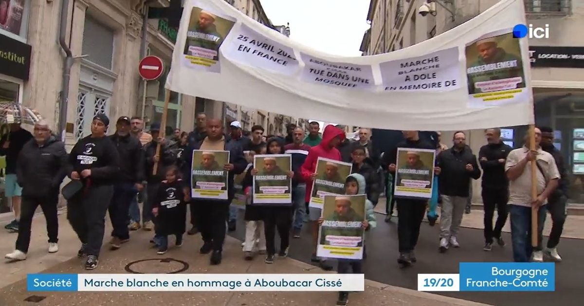 Marche blanche en hommage à Aboubacar Cissé